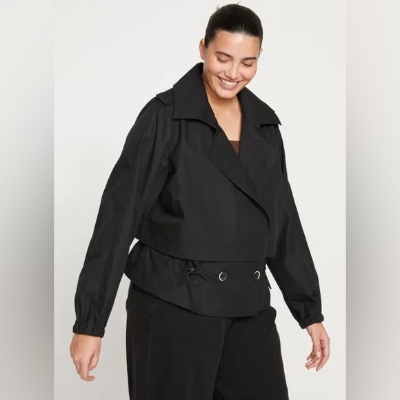 Universal Standard Women's Leonard Cropped Water Repellent Trench Jacket - Picture 3 of 6